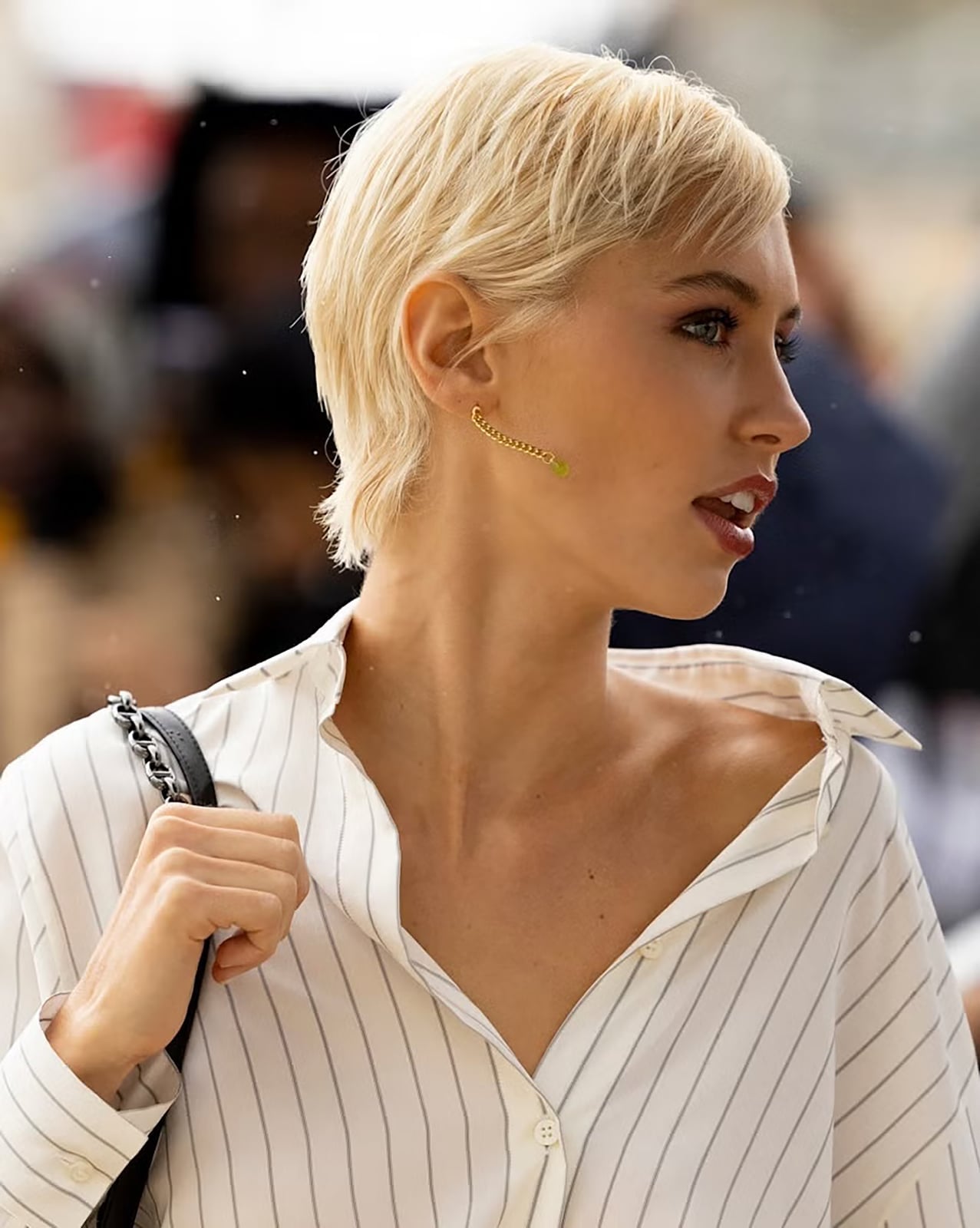 Textured Blonde Pixie With Side-Swept Bangs Textured Blonde Pixie With Side-Swept Bangs — Simple Haircuts for Fine Hair