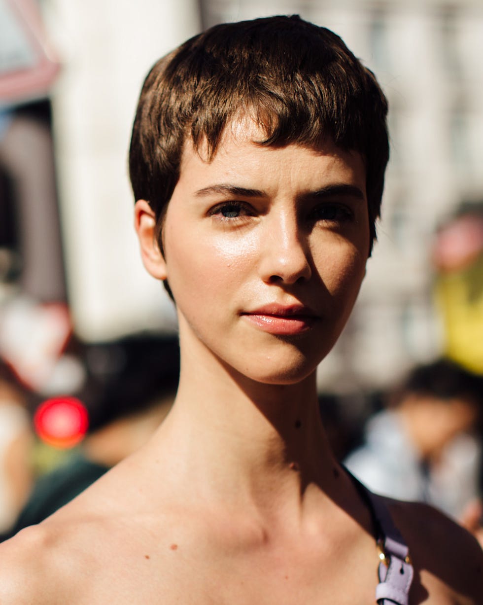 Short Pixie With Side Swept Textured Bangs, Close-Up Take Short Pixie With Side Swept Textured Bangs, Close-Up Take — Simple Haircuts for Thinning Hair