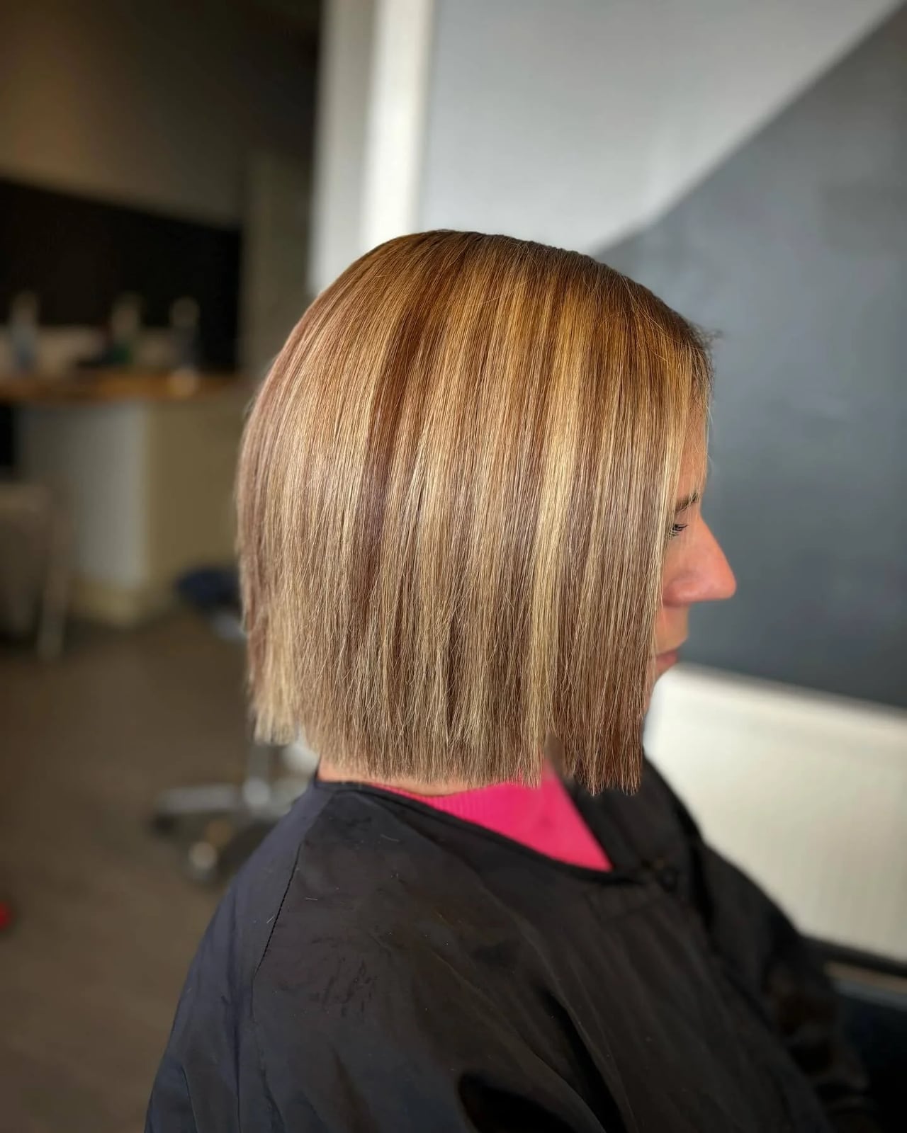 Chin Length Blunt Bob With Highlights, Straight, Close-Up Take Chin Length Blunt Bob With Highlights, Straight, Close-Up Take — Simple Haircuts for Thinning Hair