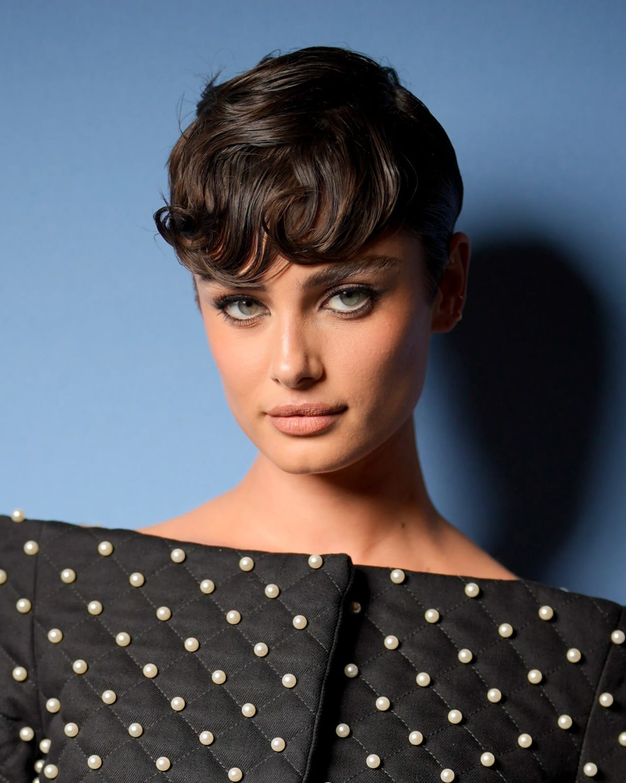 Textured Dark Brown Pixie With Wispy Fringe, темно-каштановый — Simple Hairstyles for Short Hairs.