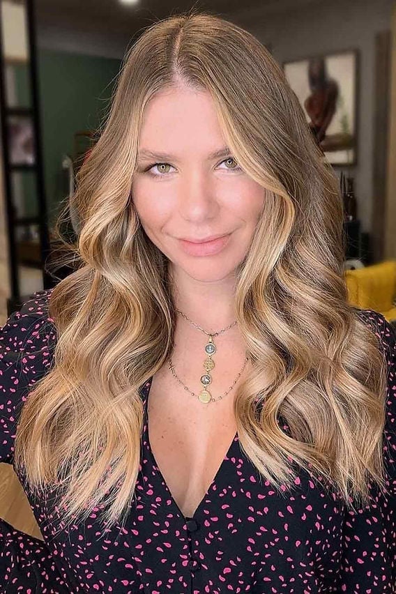 Collarbone Medium Brown With Blonde Face-Framing, Close-Up Take — Simple Highlights