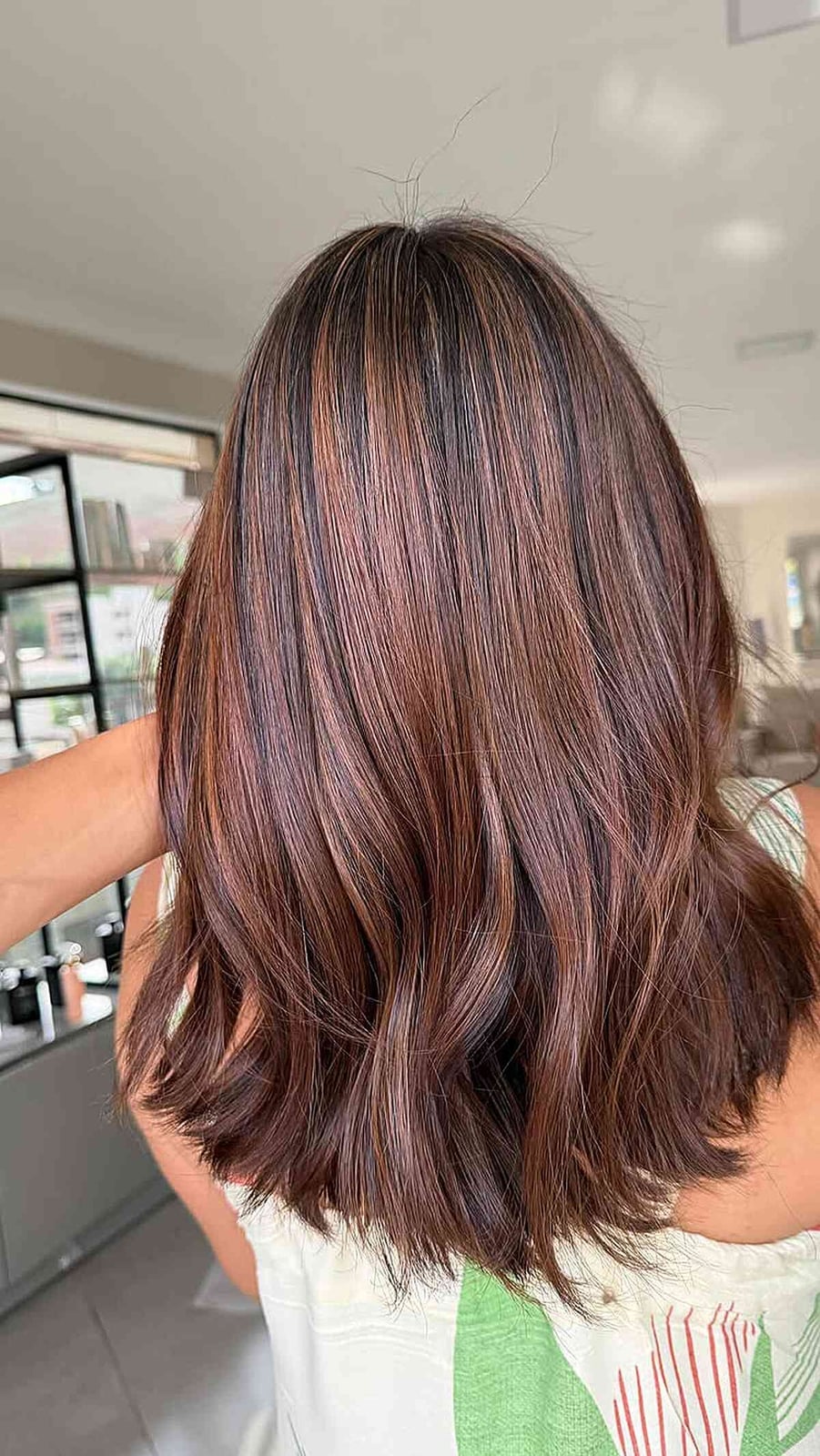 Collarbone Lob With Subtle Brown Highlights — Simple Highlights