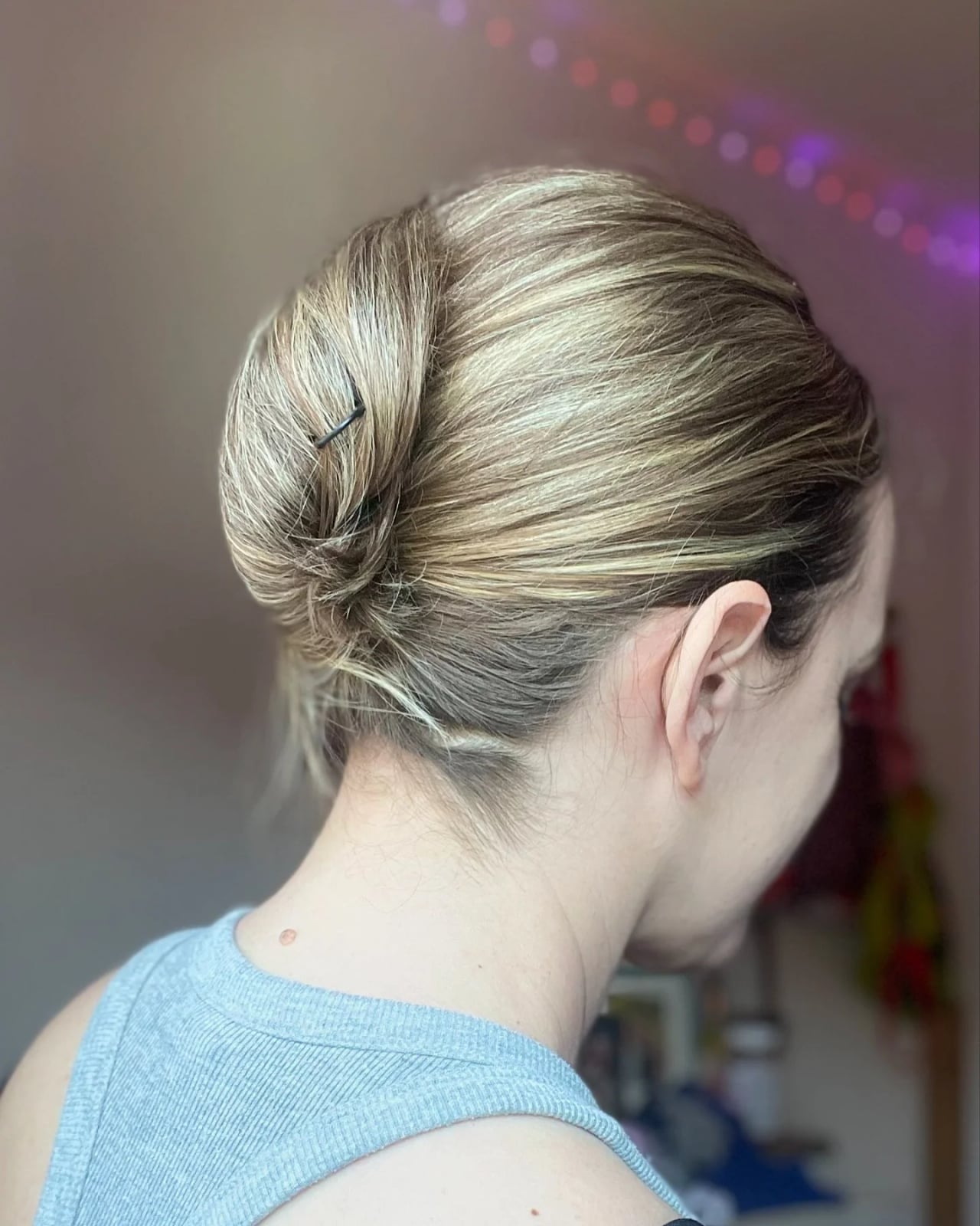 Mid-Back Dark Brown With Caramel Highlights and Curtain, Party Version — Simple Highlights