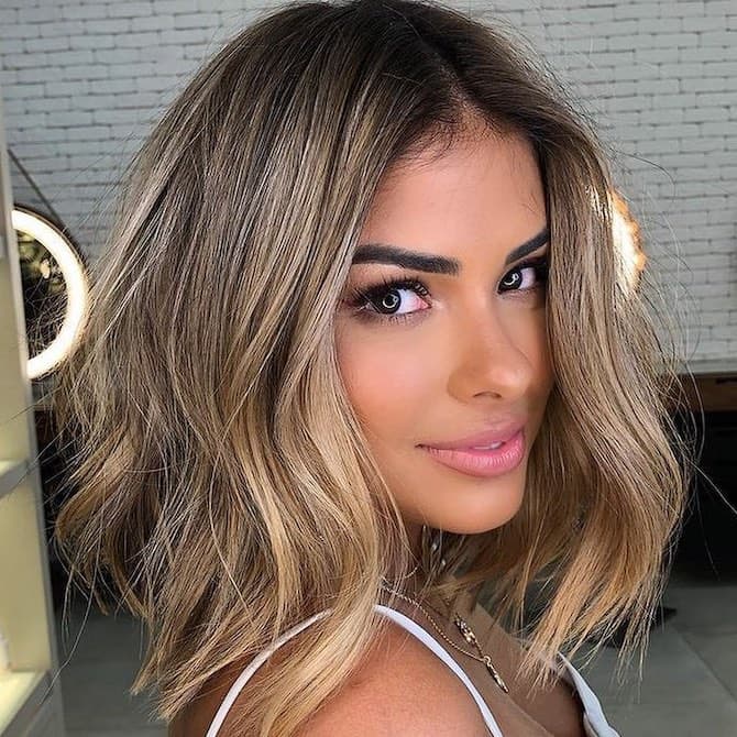 Chin Length Bob With Root Shadow Chin Length Bob With Root Shadow — Simple Highlights on Blonde