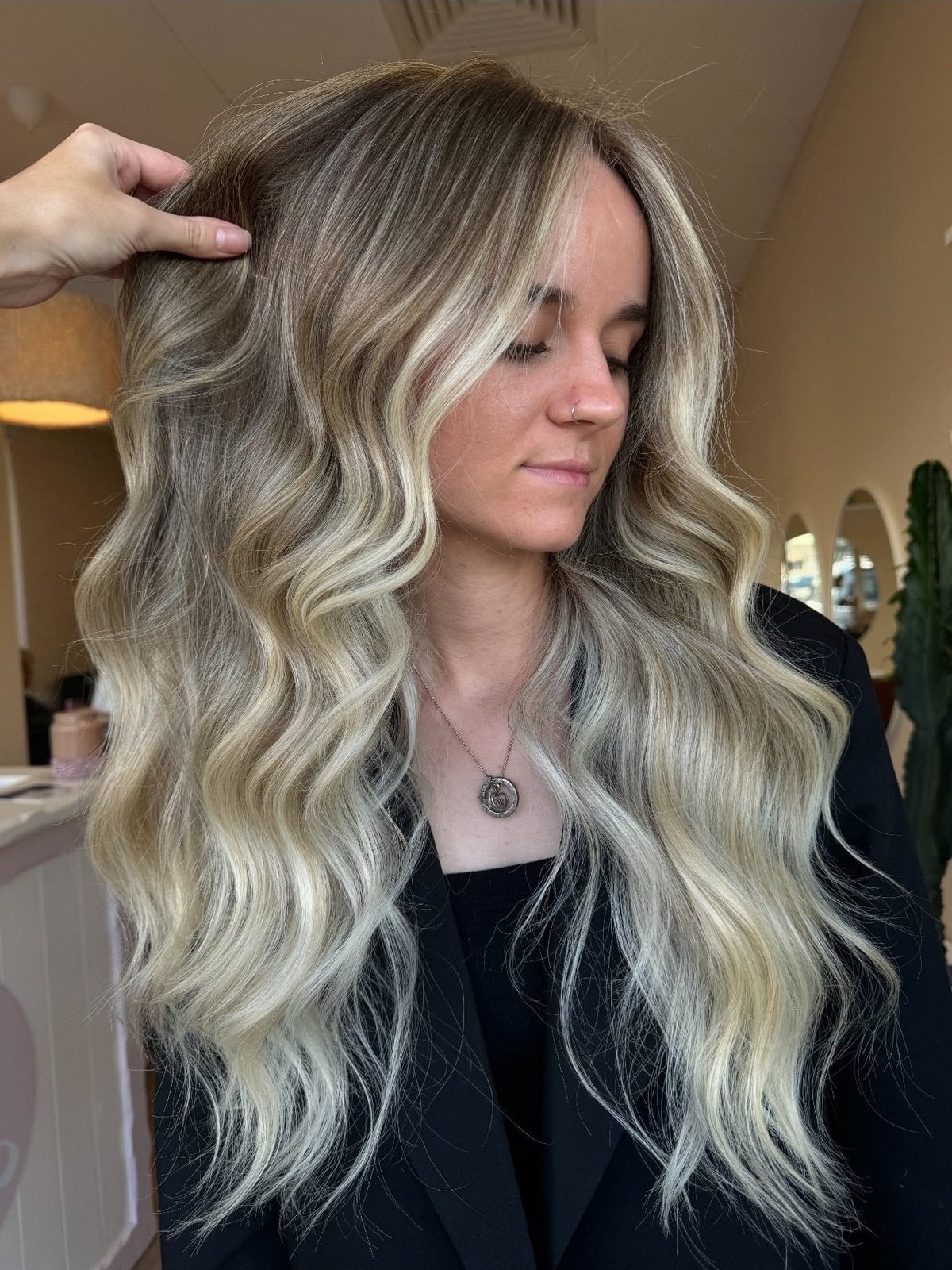 Mid-Back Blonde With Blended Highlights Mid-Back Blonde With Blended Highlights — Simple Highlights on Blonde