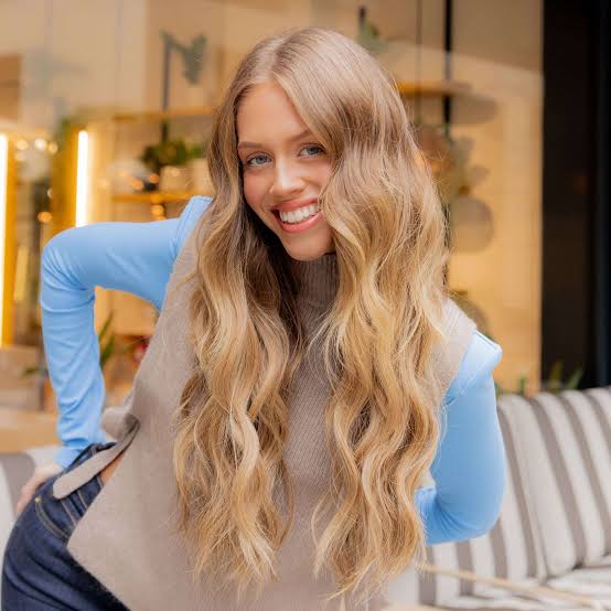 Mid-Back Honey Blonde With Sun-Kissed Highlights Mid-Back Honey Blonde With Sun-Kissed Highlights — Simple Highlights on Blonde