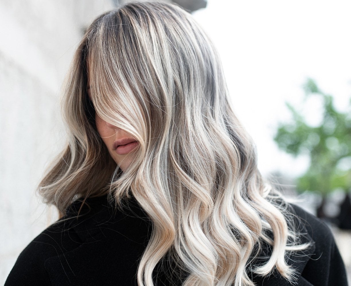 Mid-Back Dark Blonde With Ash Highlights, Layers Mid-Back Dark Blonde With Ash Highlights, Layers — Simple Highlights on Blonde
