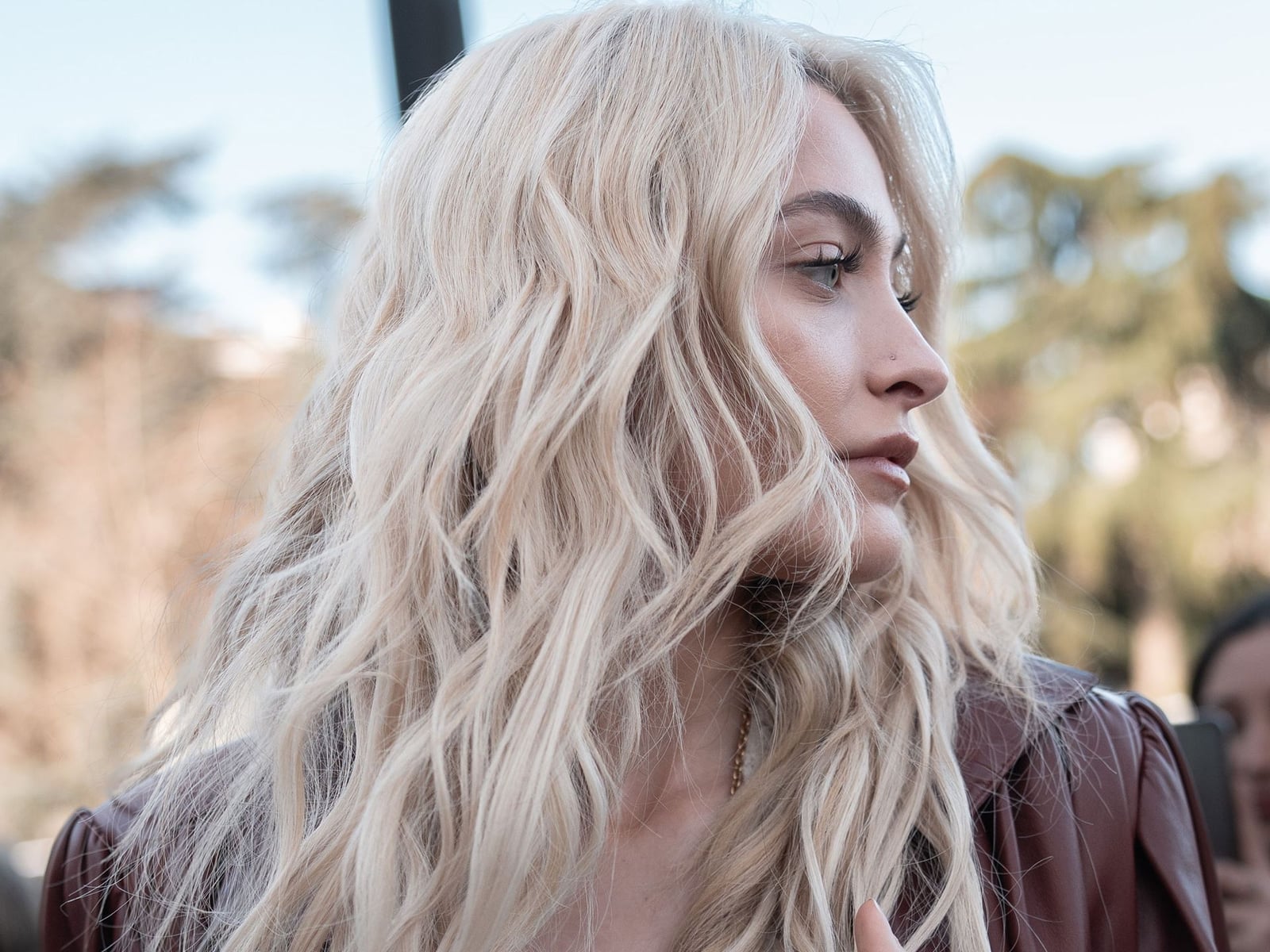 Mid-Back Ash Blonde With Subtle Lighter Highlights — Simple Highlights on Blonde Hair