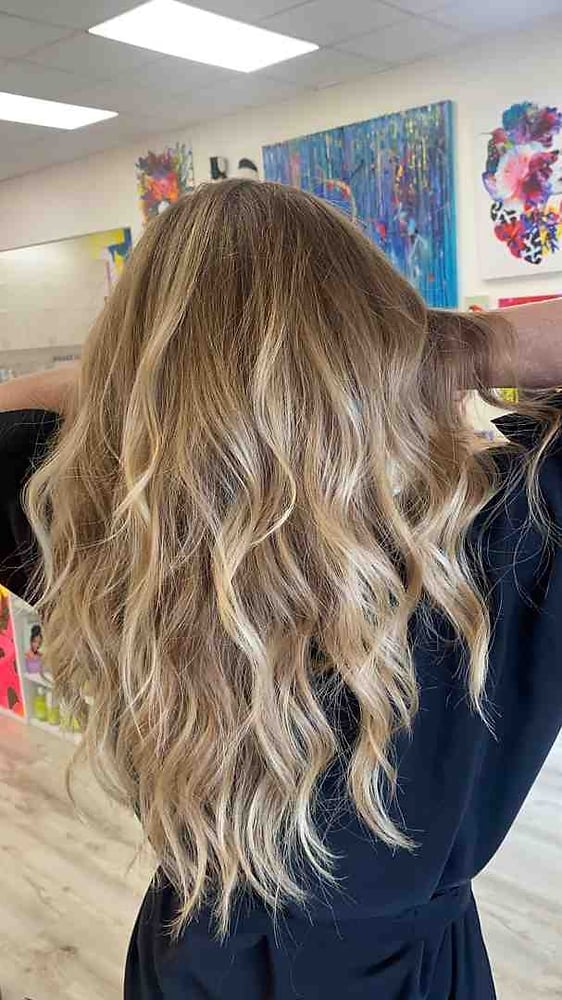 Collarbone Dark Blonde With Natural Highlights — Simple Highlights on Blonde Hair