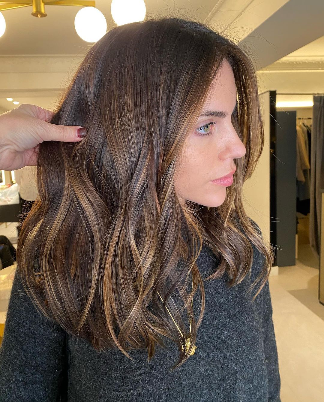 Collarbone Length With Caramel Highlights — Simple Highlights on Dark Hair
