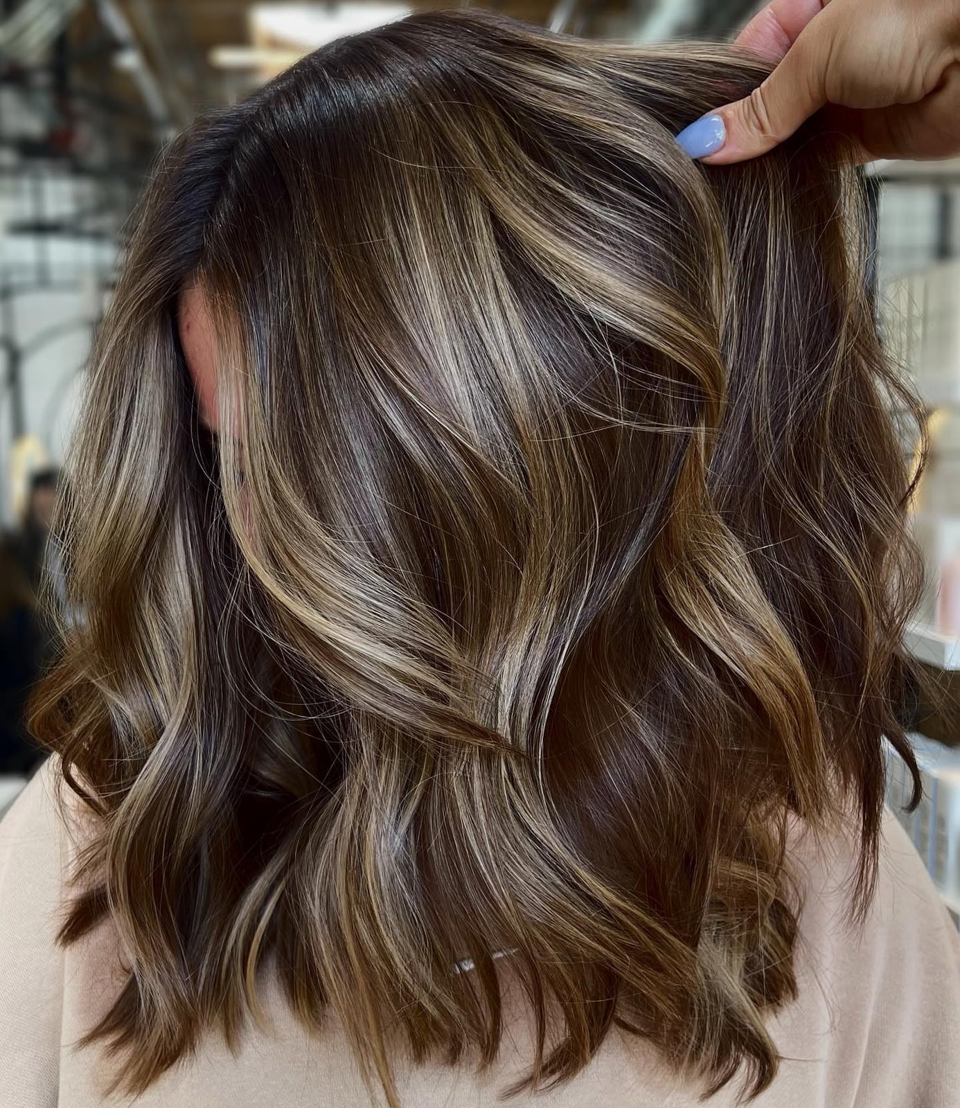 Collarbone Dark Brown With Blonde Highlights — Simple Highlights on Dark Hair