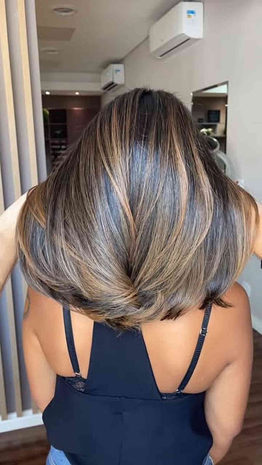 Mid-Back Lob With Striking Blonde Highlights — Simple Highlights on Dark Hair