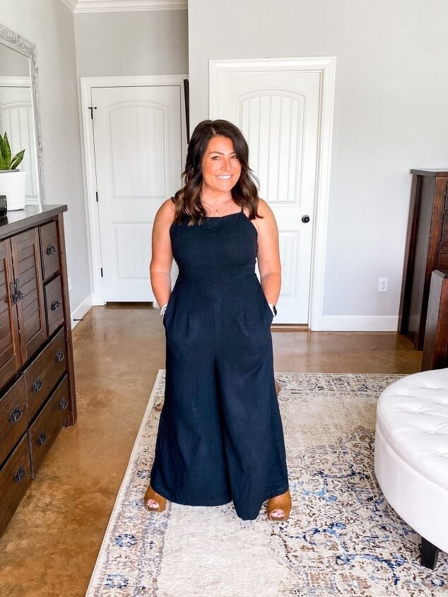 Oversized Crewneck Sweater with Black Wide-Leg Trousers Oversized Crewneck Sweater with Black Wide-Leg Trousers — Simple House Outfit Ideas