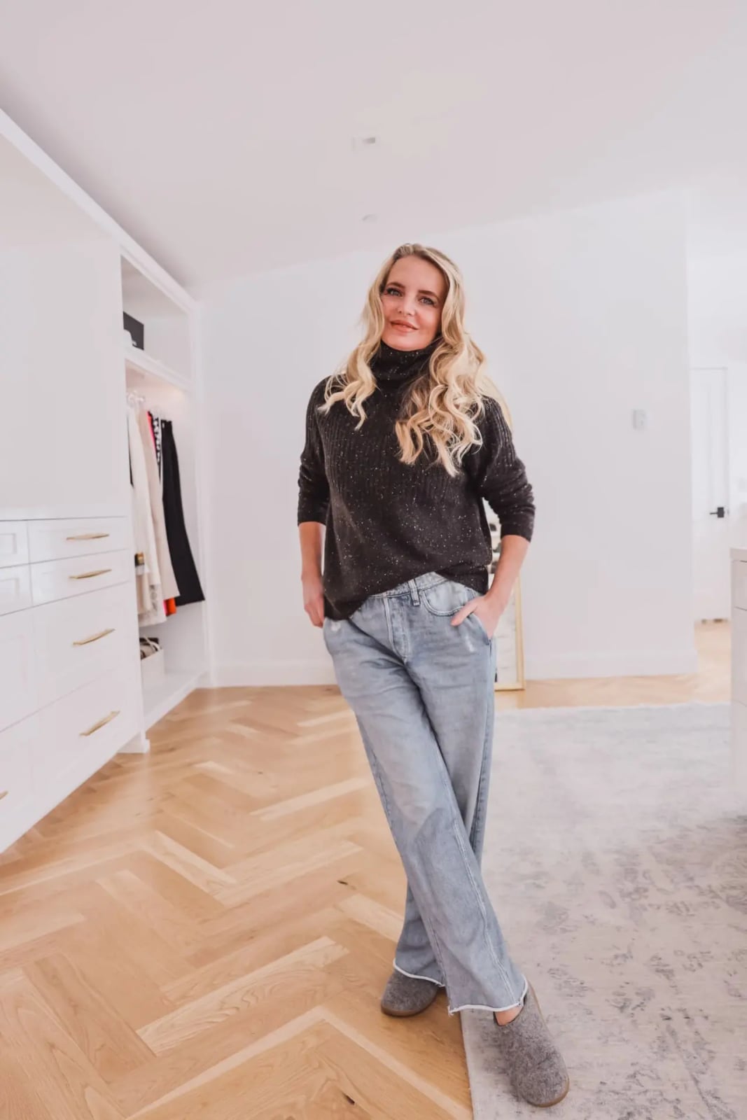 Dark Grey Turtleneck Sweater and Light Blue Jeans Dark Grey Turtleneck Sweater and Light Blue Jeans — Simple House Outfit Ideas