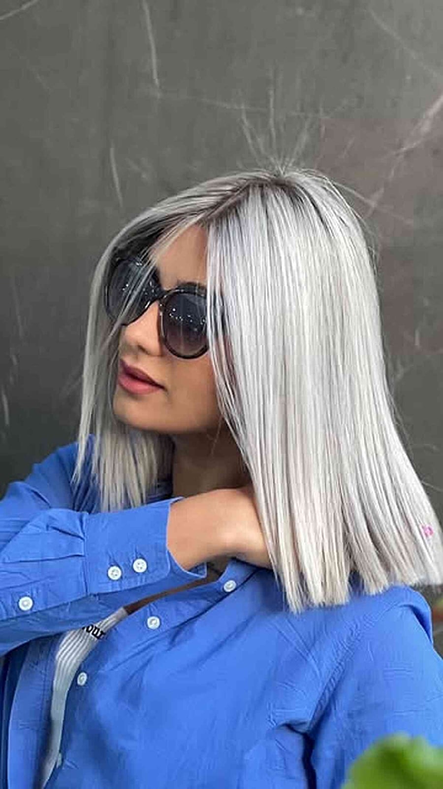 Collarbone Icy Blonde Bob With Root Shadow and Curtain Bangs Collarbone Icy Blonde Bob With Root Shadow and Curtain Bangs — Simple Icy Blonde