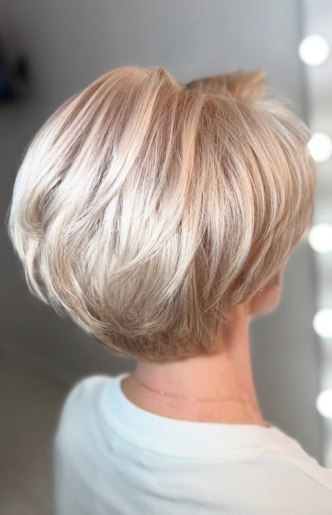 Ear Length Ash Blonde Bob, Straight Ear Length Ash Blonde Bob, Straight — Simple Icy Blonde
