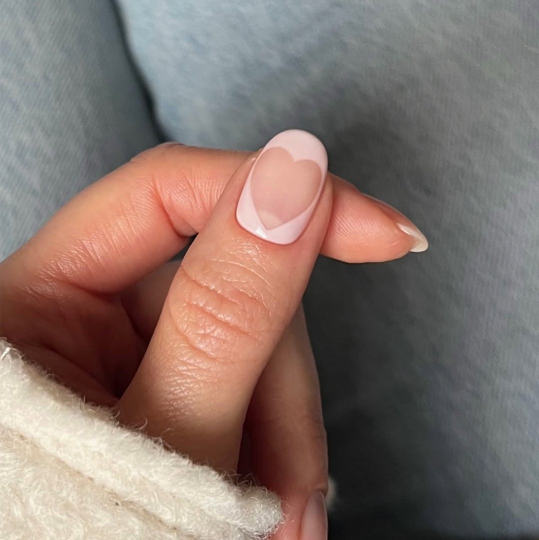 Short Oval Soft Pink Nails with Sheer Heart Accent Short Oval Soft Pink Nails with Sheer Heart Accent — Simple Japan Nails