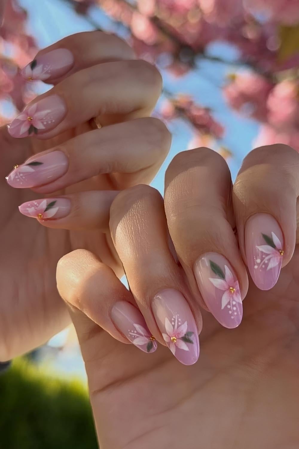Long Almond Pink Gradient Nails with Gold Dot Florals Long Almond Pink Gradient Nails with Gold Dot Florals — Simple Japan Nails