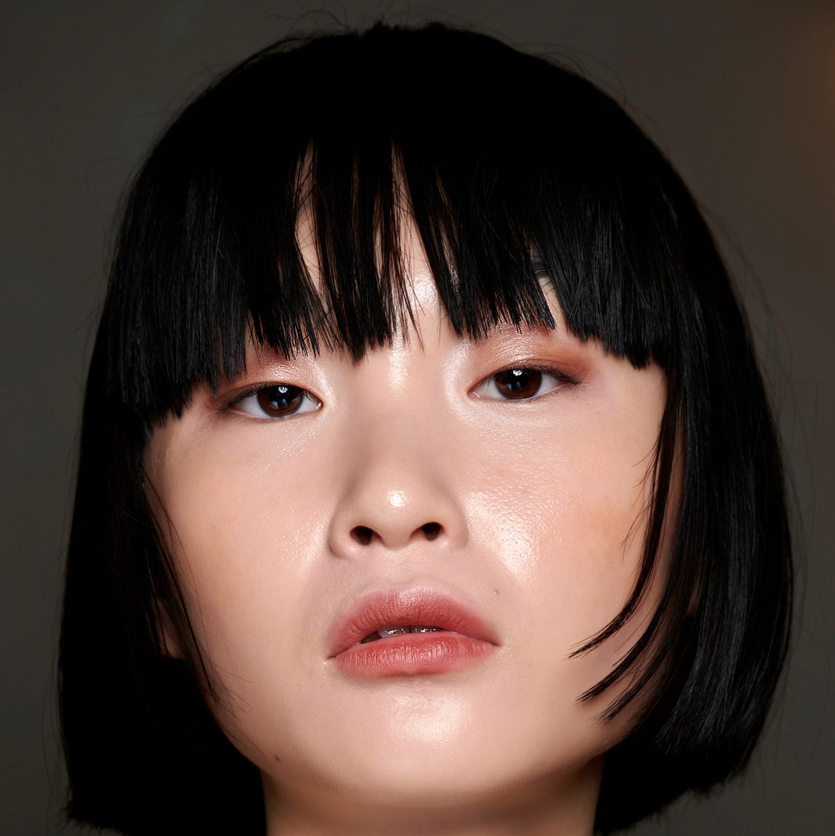 Chin Length Blunt Bob With Blunt Bangs, Close-Up Take — Simple Japanese Hair