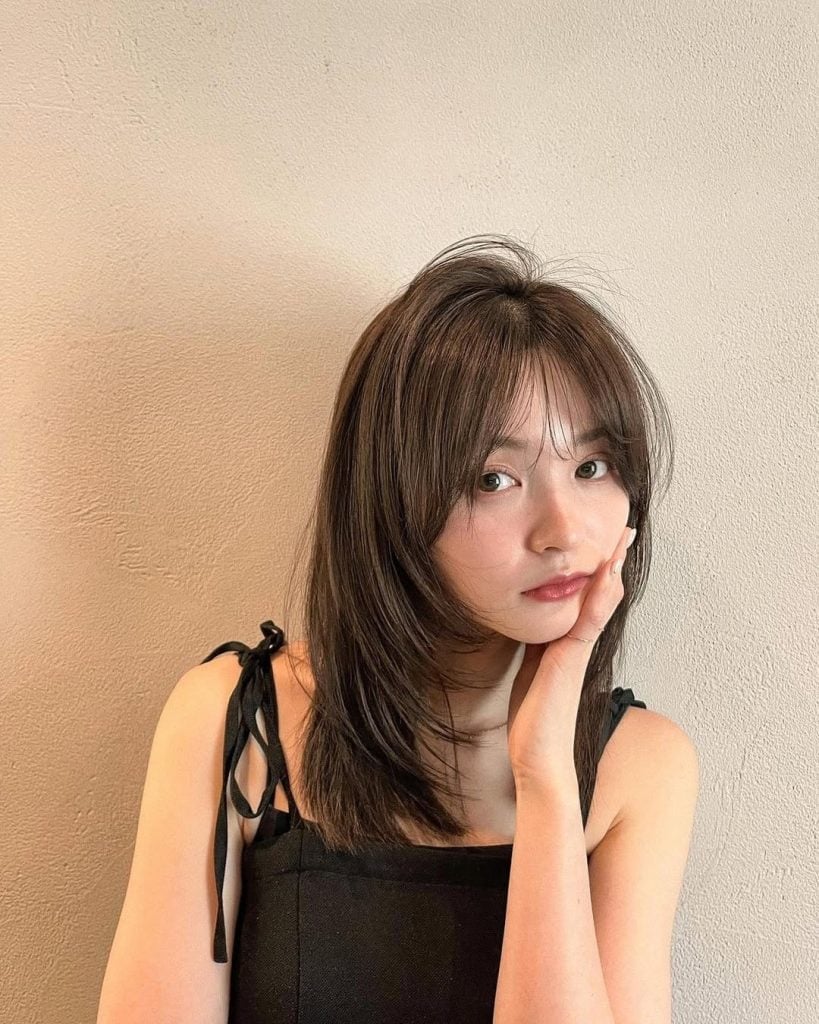 Shoulder Length Layers With Pinkish Highlights — Simple Japanese Hair