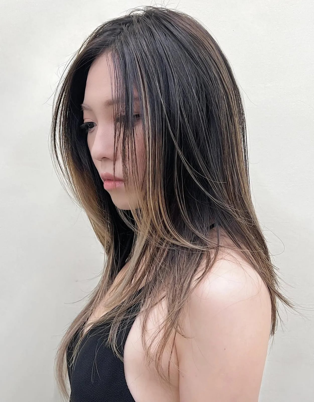 Collarbone Layers With Blonde Highlights and Air Dried — Simple Japanese Hair