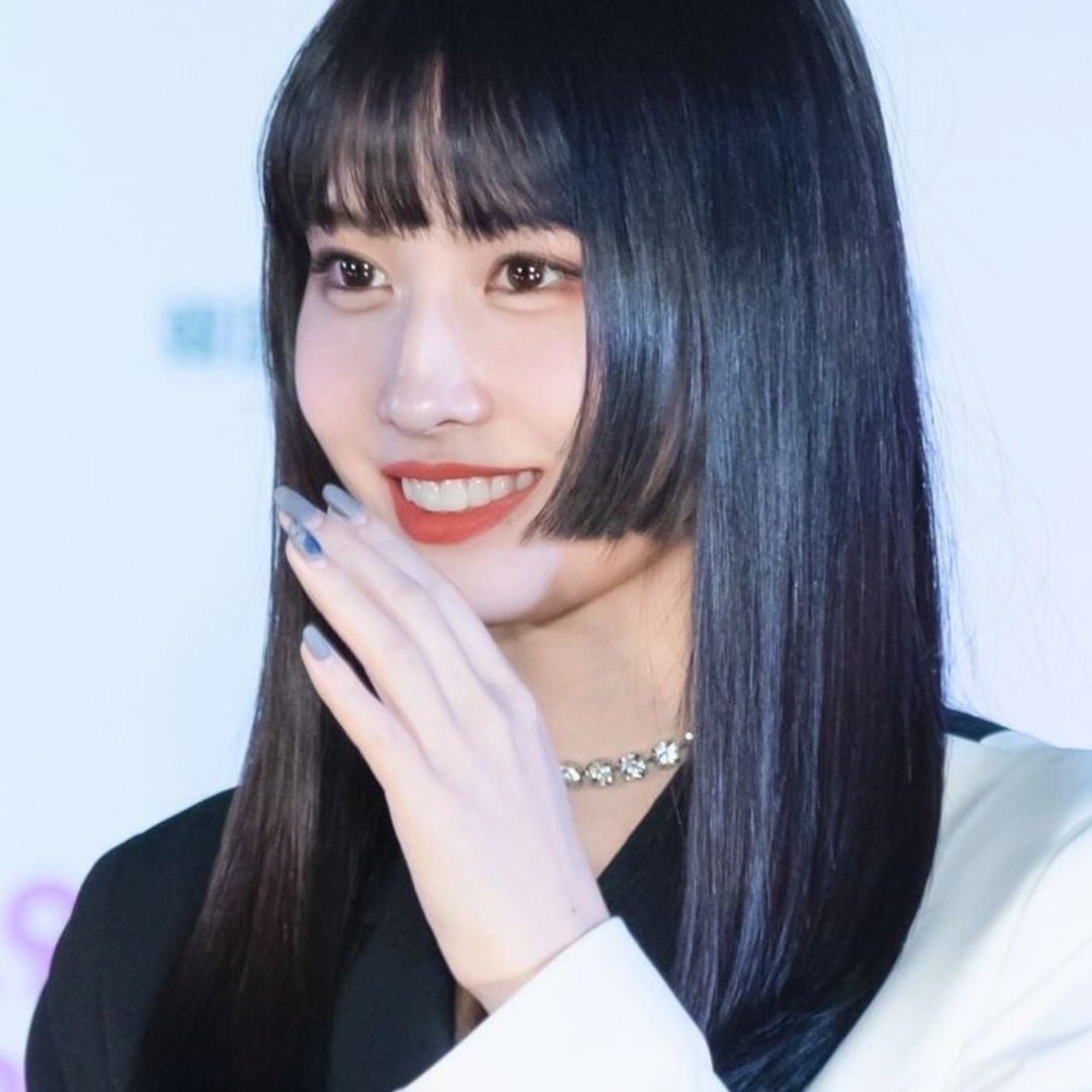 Chin Length Blunt Bob With Micro Bangs — Simple Japanese Hair