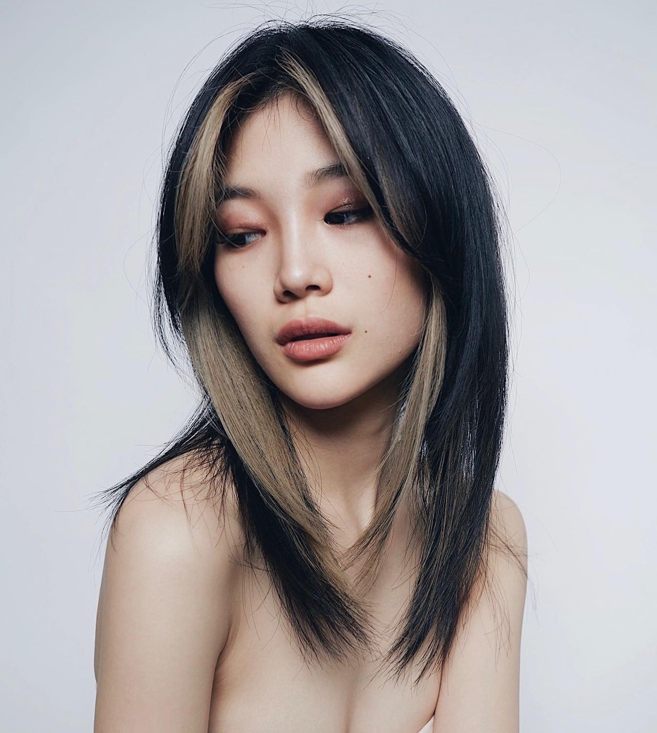 Collarbone Layers With Blonde Highlights — Simple Japanese Hair