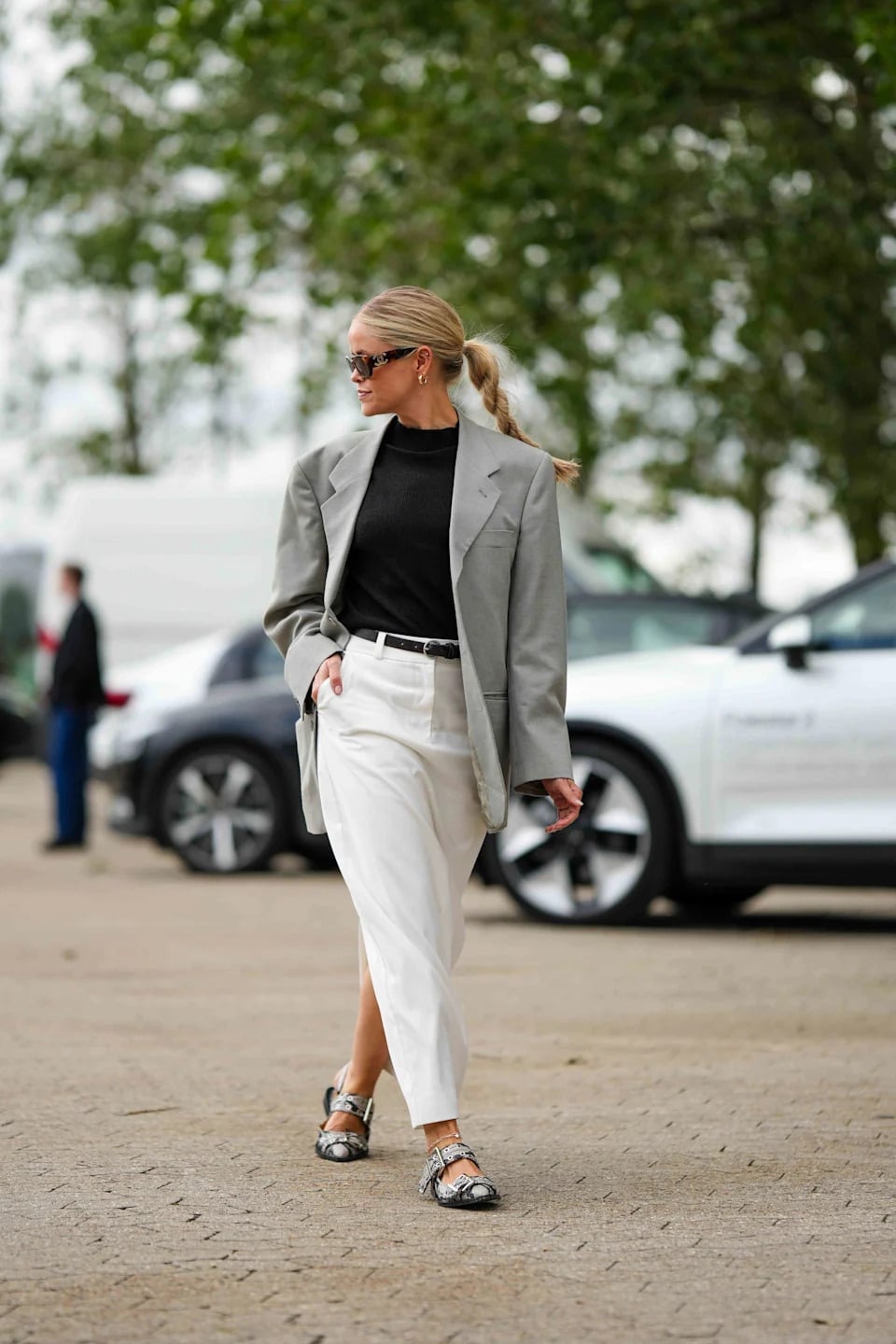 Oversized Grey Blazer with White Trousers Oversized Grey Blazer with White Trousers — Simple Job Interview Outfits