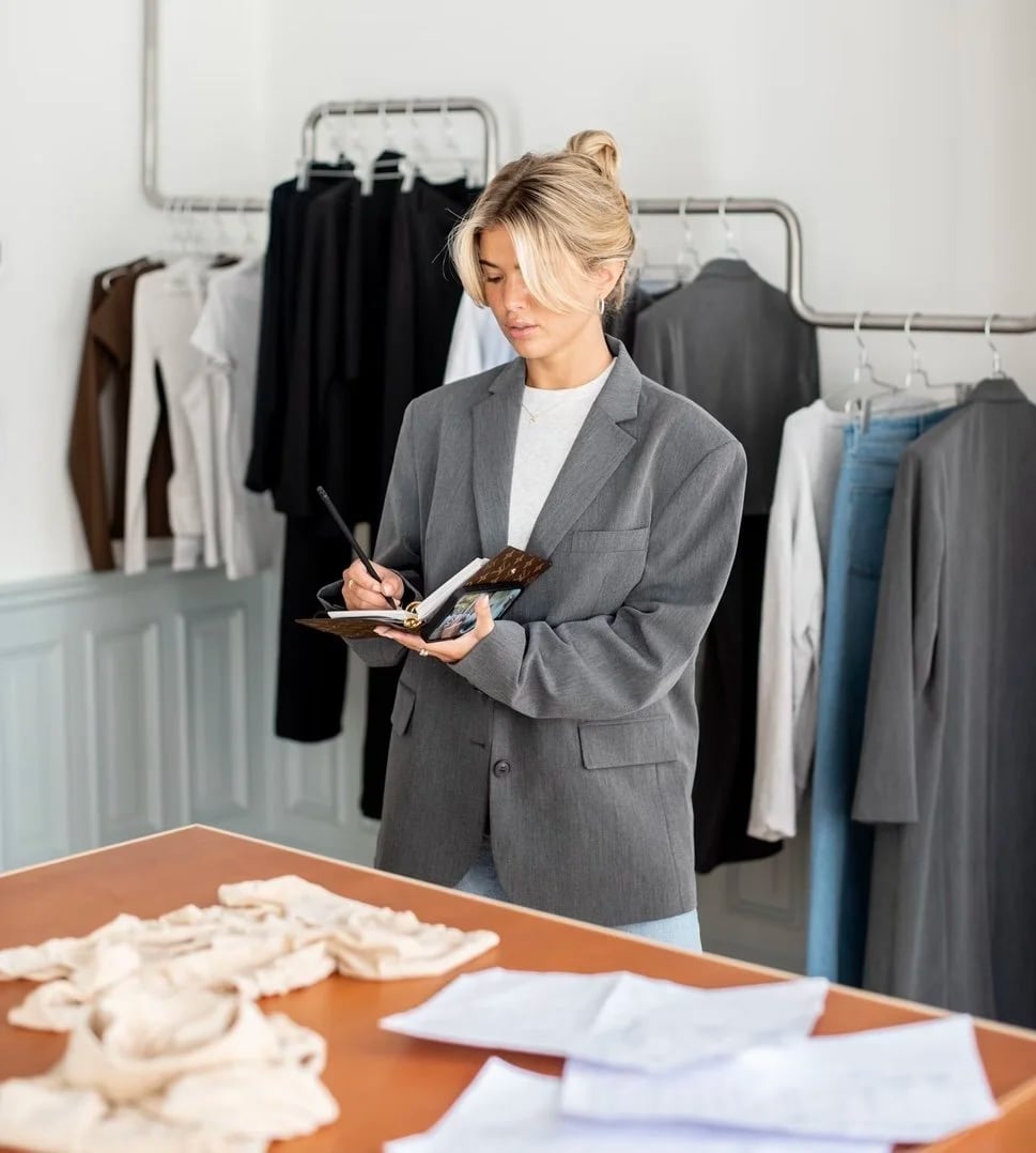 Grey Blazer and White Tee with Light Blue Pants Grey Blazer and White Tee with Light Blue Pants — Simple Job Interview Outfits