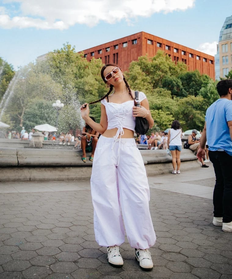 White Wide-Leg Trousers and White Jordans White Wide-Leg Trousers and White Jordans — Simple Jordans Outfits