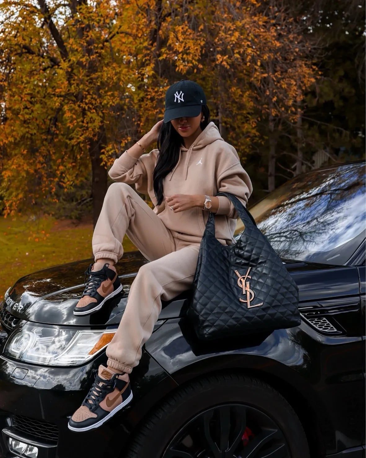 Beige Sweat Set with High-Top Jordans Beige Sweat Set with High-Top Jordans — Simple Jordans Outfits