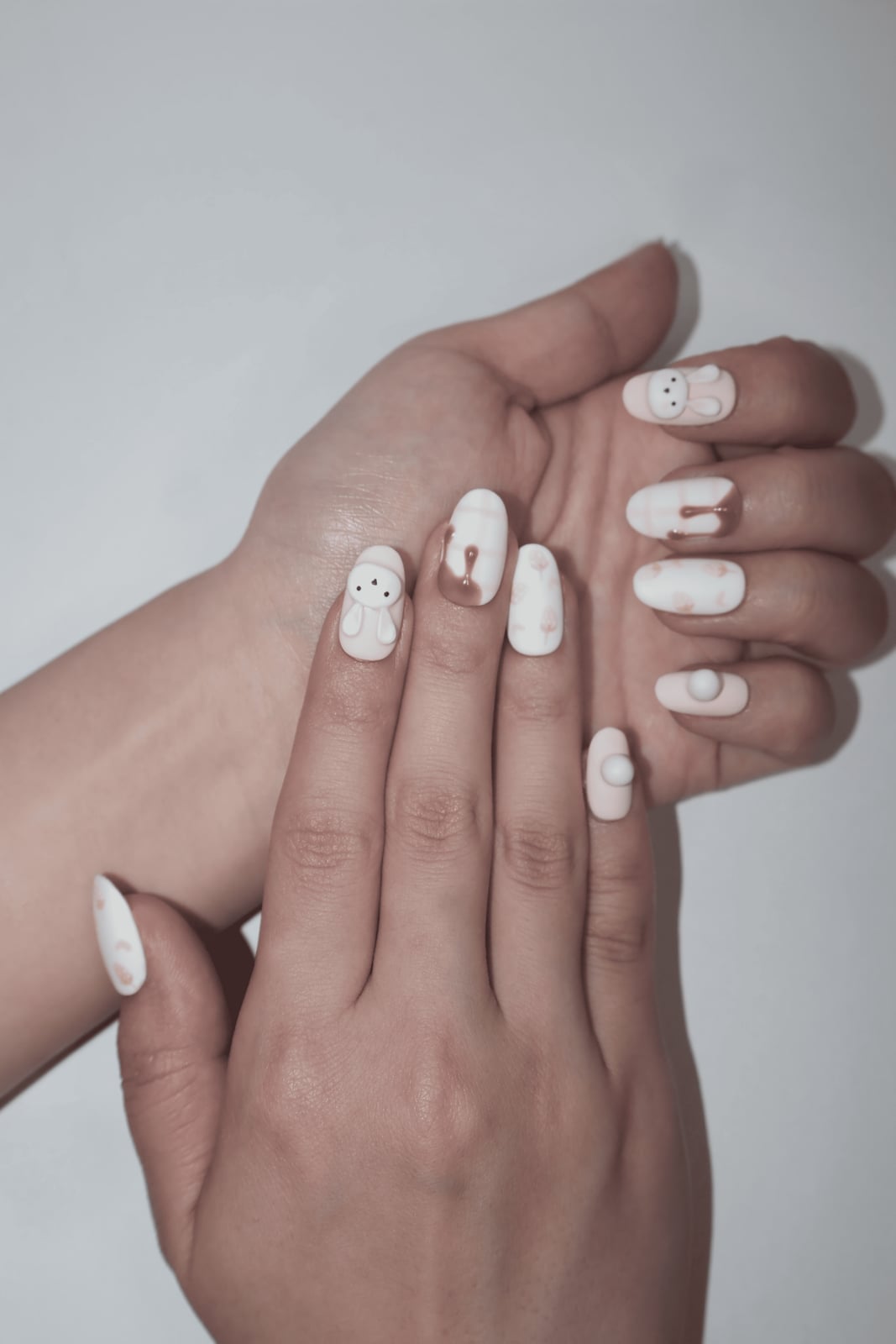 Short Oval Matte White Nails With Cartoon Rabbits Short Oval Matte White Nails With Cartoon Rabbits — Simple Kawaii Nails