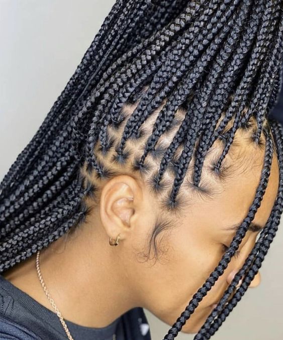 Mid-Back Wavy Knotless Braids Mid-Back Wavy Knotless Braids — Simple Knotless Box Braids