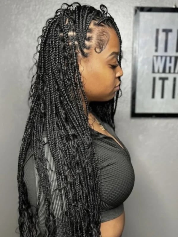 Mid-Back Knotless Braids With Blonde Tips and Wavy Ends Mid-Back Knotless Braids With Blonde Tips and Wavy Ends — Simple Large Knotless Braids