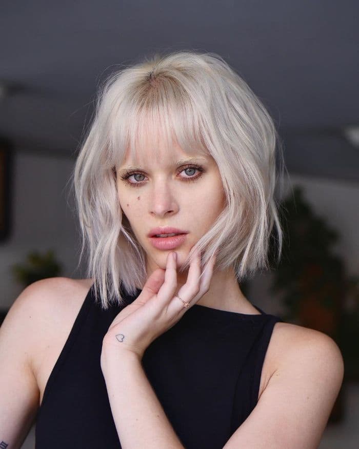 Chin Length Bob With Blunt Bangs and Layers, Wavy Chin Length Bob With Blunt Bangs and Layers, Wavy — Simple Layered Bob Hairstyles