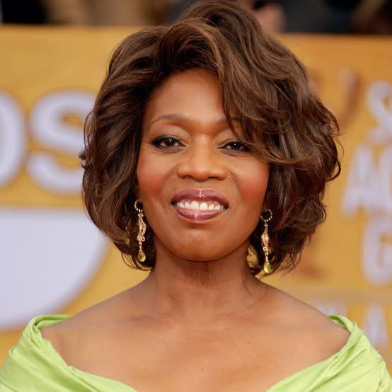 Collarbone Bob With Volume and Waves Collarbone Bob With Volume and Waves — Simple Layered Bob Hairstyles