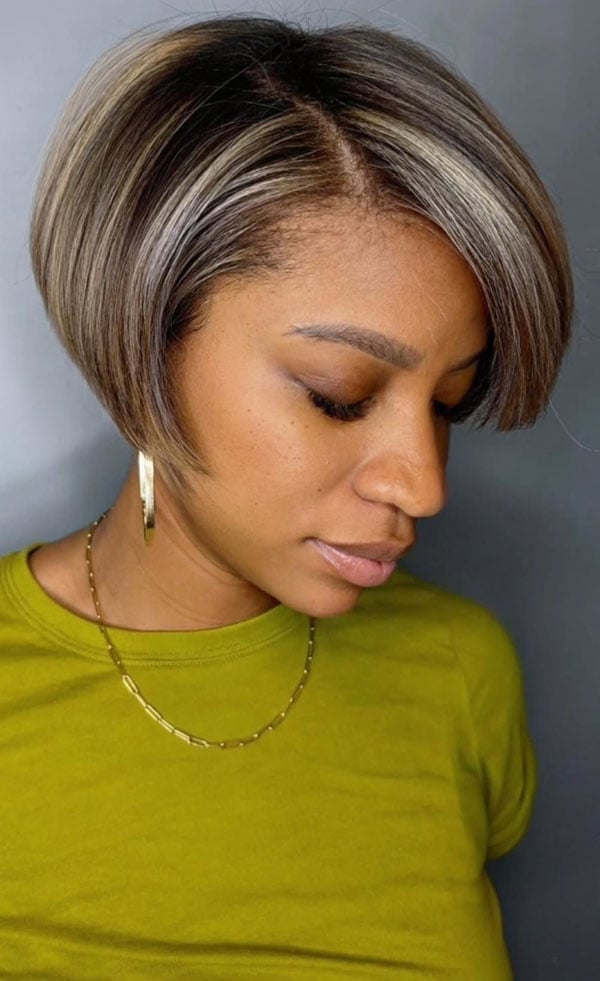 Ear Length Layered Bob With Side-Swept Bangs, Close-Up Take Ear Length Layered Bob With Side-Swept Bangs, Close-Up Take — Simple Layered Bob Hairstyles