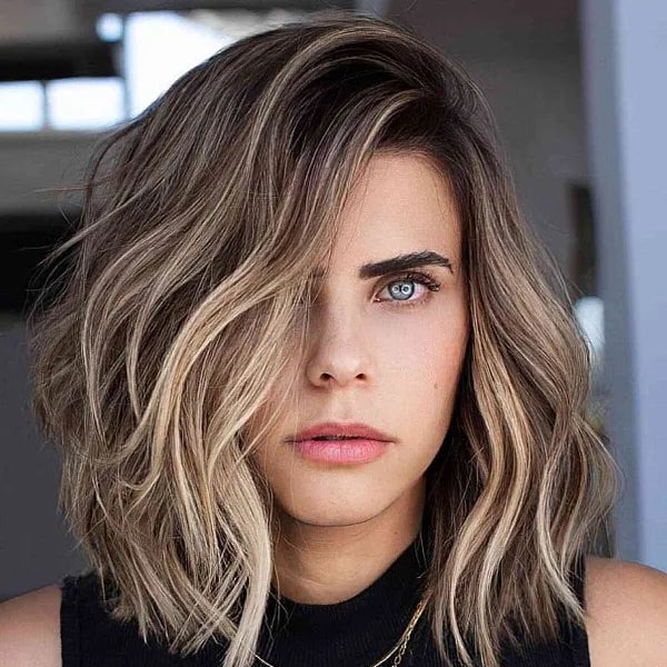 Collarbone Dark Brown Layers With Curtain Bangs, Close-Up Take Collarbone Dark Brown Layers With Curtain Bangs, Close-Up Take — Simple Layers Hairstyles