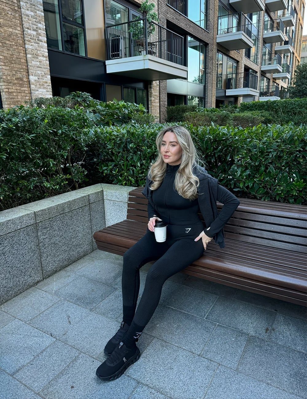 Monochromatic Black Leggings Set With Cardigan — Simple Leggings Outfits Casual