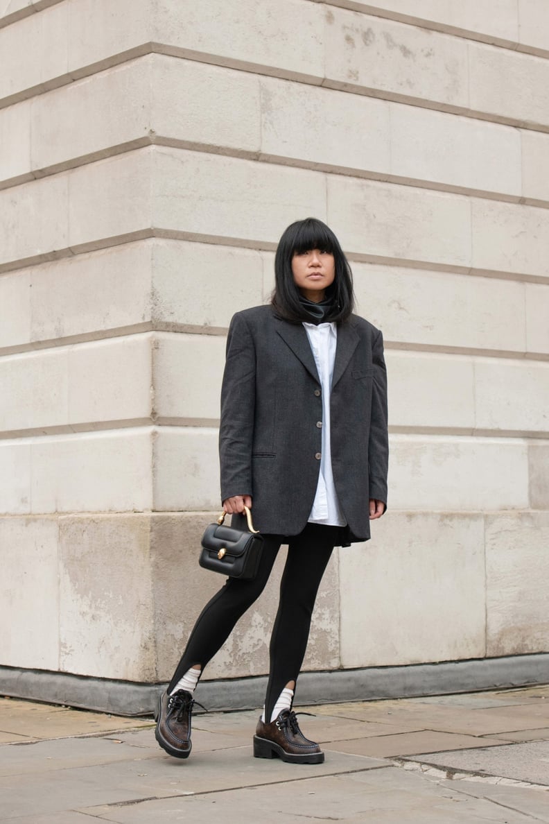 Split Hem Leggings With White Shirt And Grey Blazer — Simple Leggings Outfits Casual