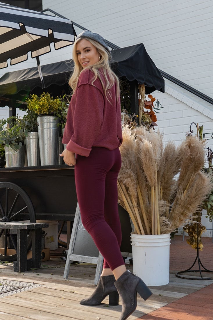 Maroon Leggings With Oversized Crewneck Sweatshirt — Simple Leggings Outfits Casual