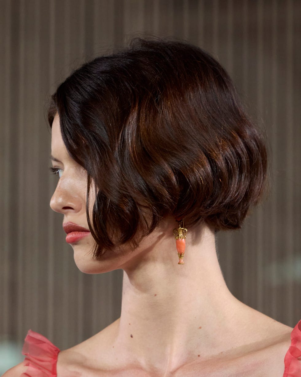 Glossy Chin Bob Wavy Texture — Simple Lengths Bob