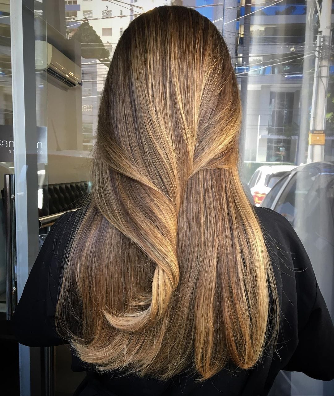 Mid-Back Layers Brown With Blonde Highlights, Wavy — Simple Light Highlights