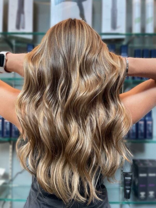 Mid-Back Layers Medium Brown With Blonde Highlights, Bolder Variation — Simple Light Highlights