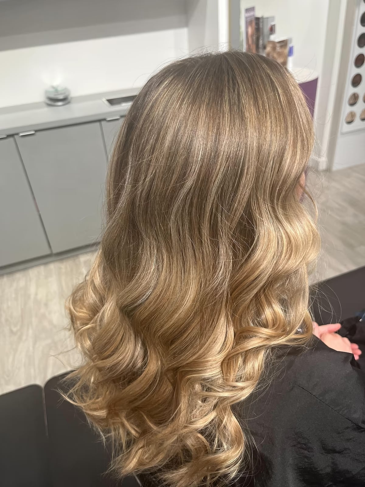 Collarbone Layers Warm Blonde Highlights — Simple Light Highlights