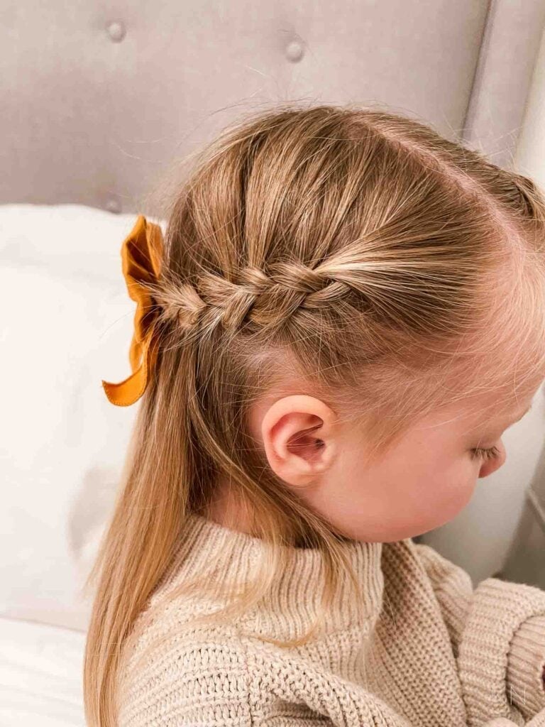 Collarbone Blonde Straight Side Braid With Bow Collarbone Blonde Straight Side Braid With Bow — Simple Little Girl Braids