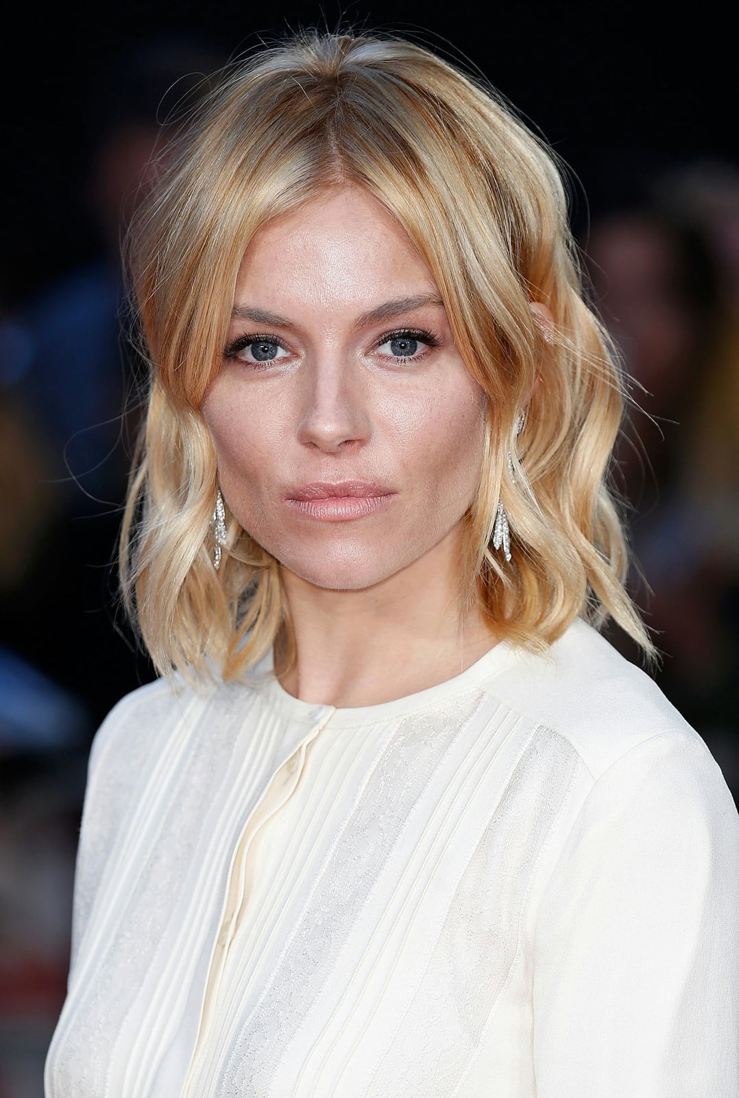 Honey Blonde Lob With Wispy Bangs Honey Blonde Lob With Wispy Bangs — Simple Lob Hair