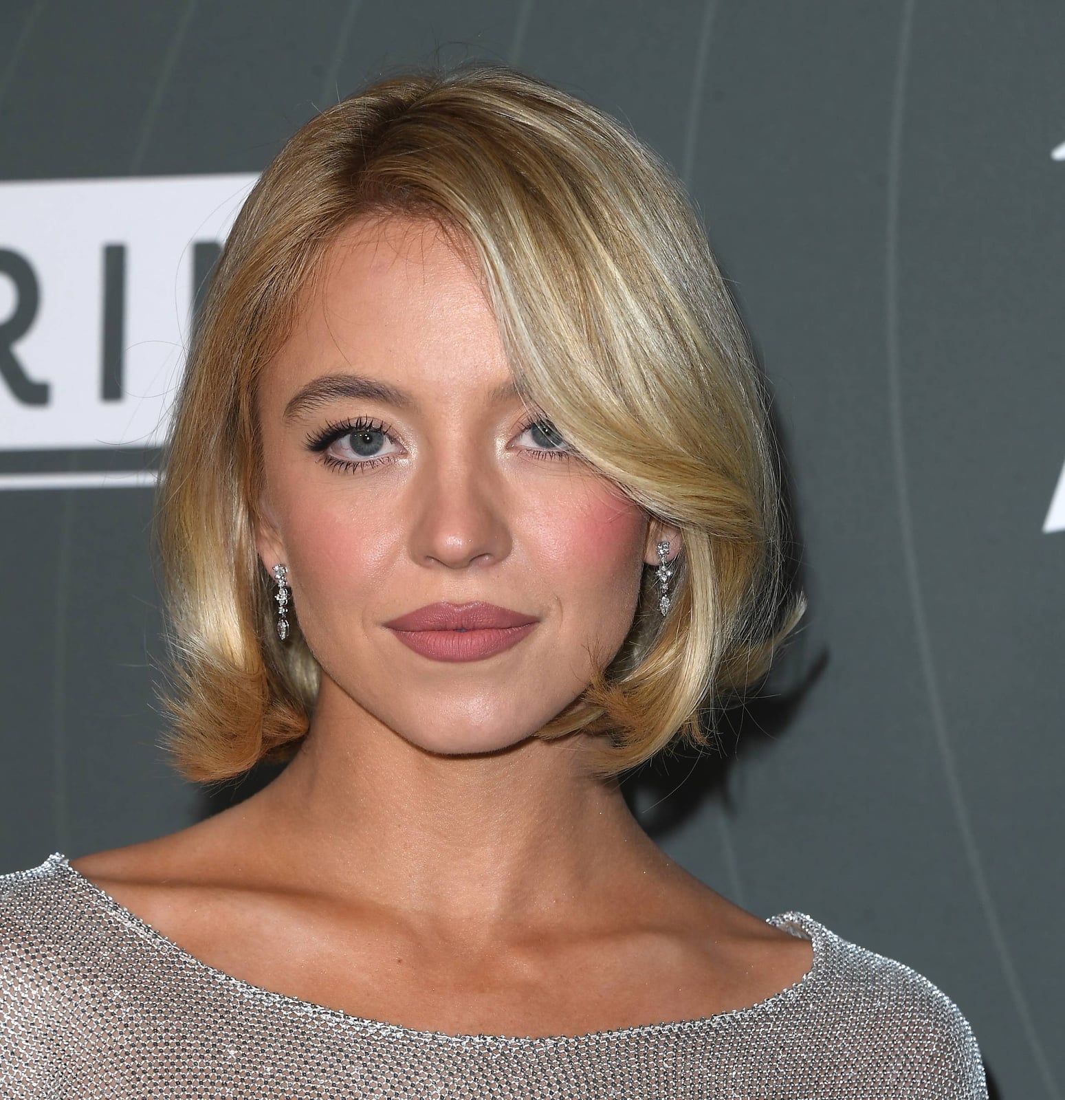Dark Blonde Blunt Lob Straight Dark Blonde Blunt Lob Straight — Simple Lob Hair