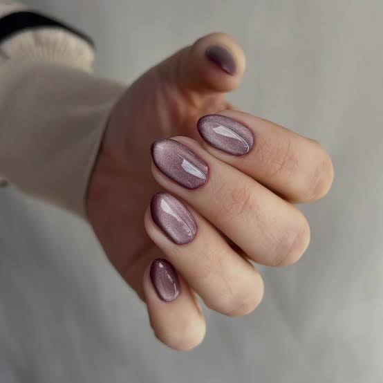 Dusky Rose Cat-Eye Effect Short Oval Nails Dusky Rose Cat-Eye Effect Short Oval Nails — Simple Luxury Nails