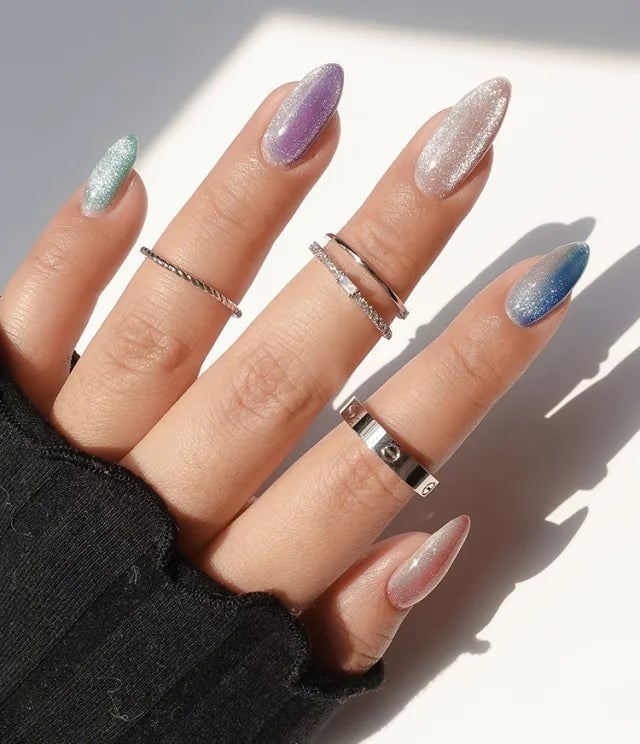 Purple Silver Blue Silver Cat-Eye Medium Almond Nails, Close-Up Take Purple Silver Blue Silver Cat-Eye Medium Almond Nails, Close-Up Take — Simple Magnetic Nails